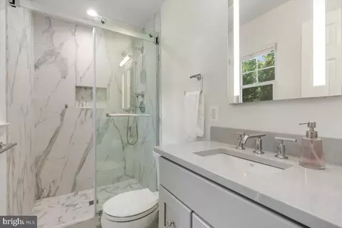 Bath - 1433 Layman St, Mclean, VA 22101 photo 2 of 3