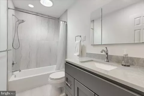 Bath - 1433 Layman St, Mclean, VA 22101 photo 1 of 3