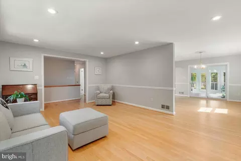 Living - 1433 Layman St, Mclean, VA 22101 photo 2 of 2
