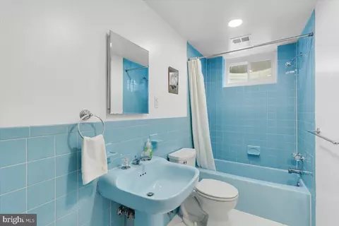Bath - 1433 Layman St, Mclean, VA 22101 photo 3 of 3
