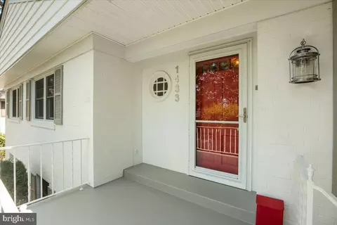 Exterior - 1433 Layman St, Mclean, VA 22101 photo 2 of 9