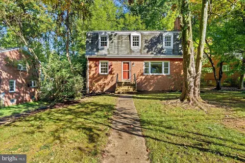 6524 Oakwood Dr, Falls Church, VA 22041