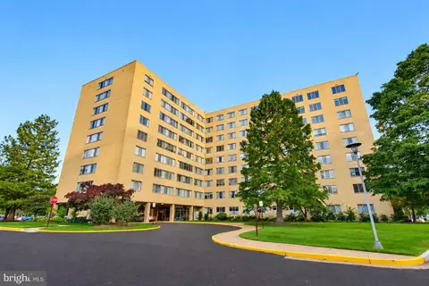 6641 Wakefield Dr #711, Alexandria, VA 22307