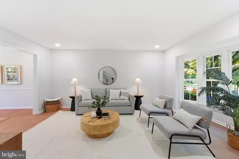 Living - 8531 Forrester Blvd, Springfield, VA 22152 photo 1 of 4