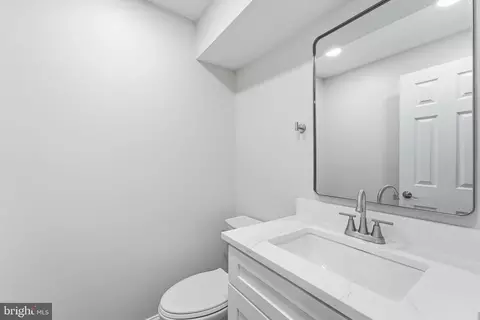 Bath - 8531 Forrester Blvd, Springfield, VA 22152 photo 4 of 4