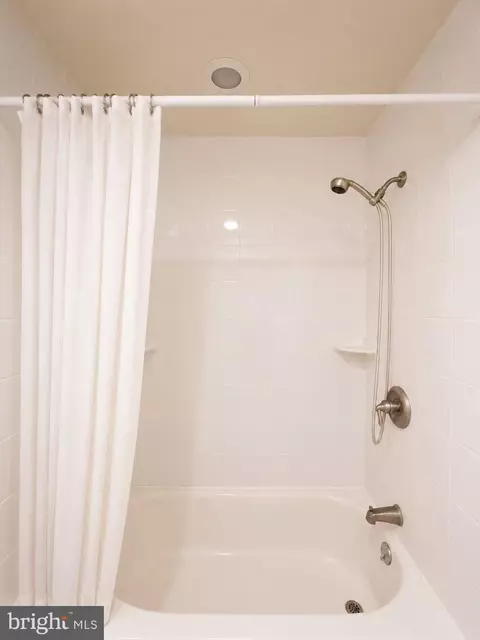 Bath - 1795 Westwind Way #51, Mclean, VA 22102 photo 2 of 4