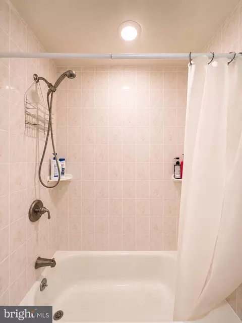 Bath - 1795 Westwind Way #51, Mclean, VA 22102 photo 3 of 4
