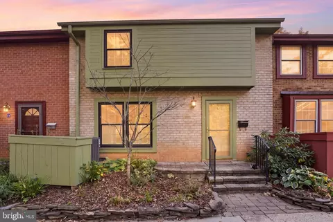 Exterior - 2156 Golf Course Dr, Reston, VA 20191 photo 2 of 4