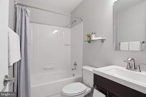 Bath - 2156 Golf Course Dr, Reston, VA 20191 photo 4 of 4
