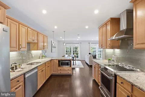 Kitchen - 2156 Golf Course Dr, Reston, VA 20191 photo 2 of 4