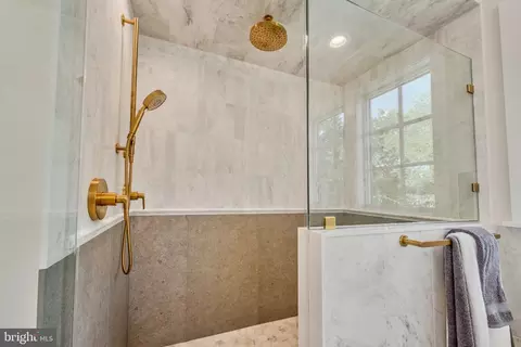 Bath - 7107 Sea Cliff Rd, Mclean, VA 22101 photo 5 of 11