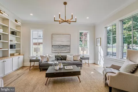 Living - 7107 Sea Cliff Rd, Mclean, VA 22101 photo 4 of 4