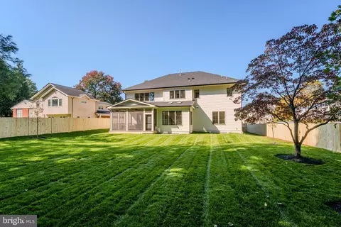 Exterior - 7107 Sea Cliff Rd, Mclean, VA 22101 photo 8 of 9