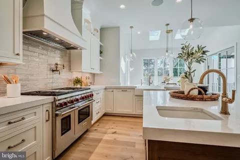 Kitchen - 7107 Sea Cliff Rd, Mclean, VA 22101 photo 5 of 6