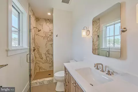 Bath - 7107 Sea Cliff Rd, Mclean, VA 22101 photo 7 of 11