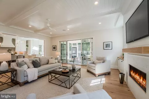 Living - 7107 Sea Cliff Rd, Mclean, VA 22101 photo 3 of 4