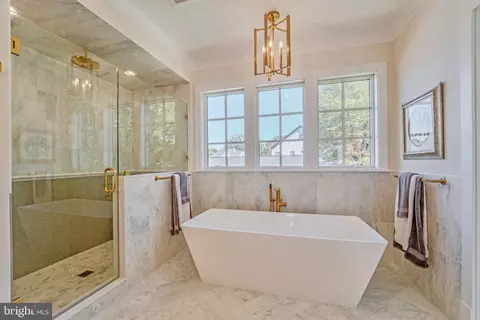 Bath - 7107 Sea Cliff Rd, Mclean, VA 22101 photo 4 of 11