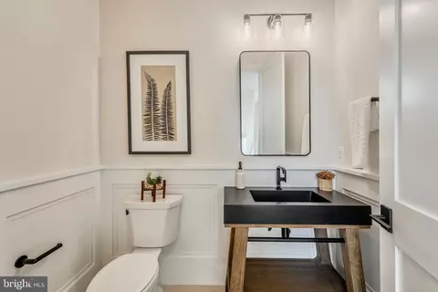 Bath - 7107 Sea Cliff Rd, Mclean, VA 22101 photo 1 of 11