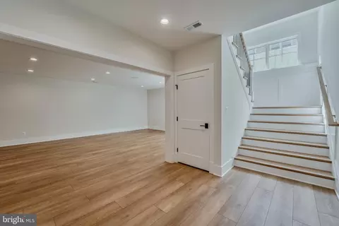 Entry Way - 7107 Sea Cliff Rd, Mclean, VA 22101 photo 9 of 9