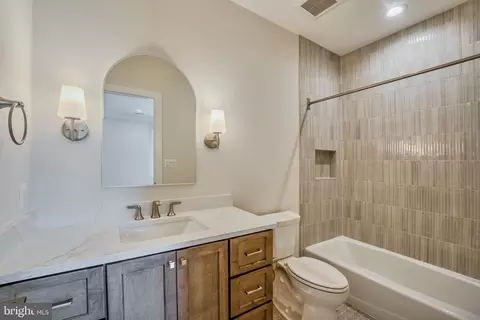 Bath - 7107 Sea Cliff Rd, Mclean, VA 22101 photo 8 of 11