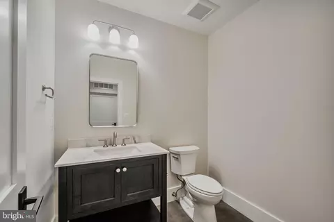 Bath - 7107 Sea Cliff Rd, Mclean, VA 22101 photo 10 of 11