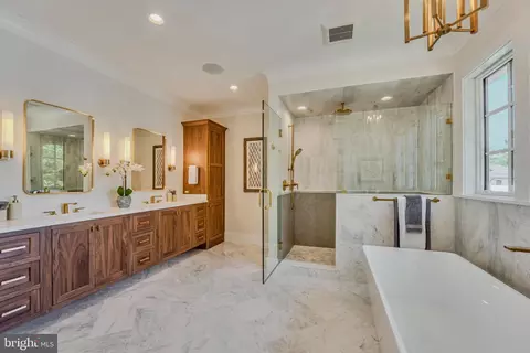 Bath - 7107 Sea Cliff Rd, Mclean, VA 22101 photo 6 of 11