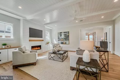 Living - 7107 Sea Cliff Rd, Mclean, VA 22101 photo 2 of 4