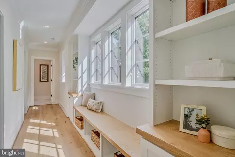 Entry Way - 7107 Sea Cliff Rd, Mclean, VA 22101 photo 8 of 9