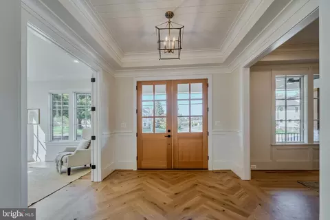 Entry Way - 7107 Sea Cliff Rd, Mclean, VA 22101 photo 2 of 9