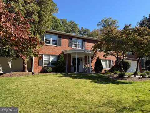 6250 Diamond Dr, Falls Church, VA 22044