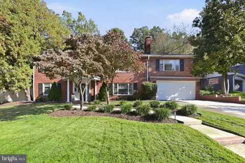 6250 Diamond Dr, Falls Church, VA 22044