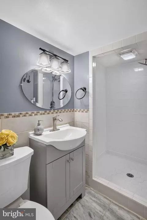Bath - 13708 Pitkin Ct, Chantilly, VA 20151 photo 1 of 5