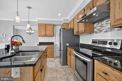 Kitchen - 13708 Pitkin Ct, Chantilly, VA 20151 photo 3 of 6