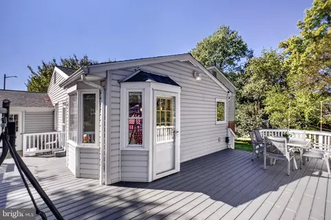 Exterior - 13708 Pitkin Ct, Chantilly, VA 20151 photo 4 of 9