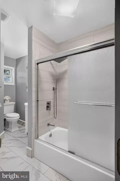 Bath - 13708 Pitkin Ct, Chantilly, VA 20151 photo 2 of 5