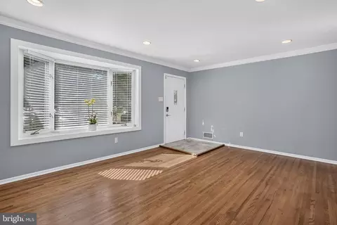 Living - 13708 Pitkin Ct, Chantilly, VA 20151 photo 2 of 4