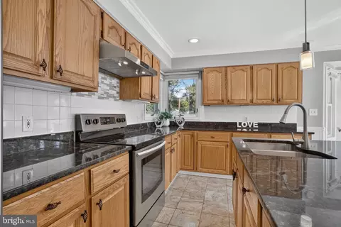 Kitchen - 13708 Pitkin Ct, Chantilly, VA 20151 photo 6 of 6