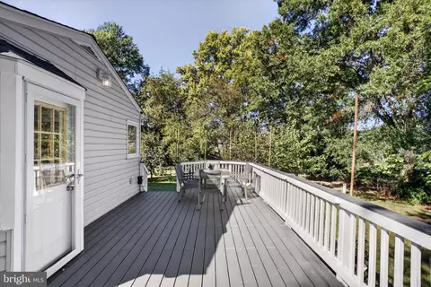 Exterior - 13708 Pitkin Ct, Chantilly, VA 20151 photo 5 of 9