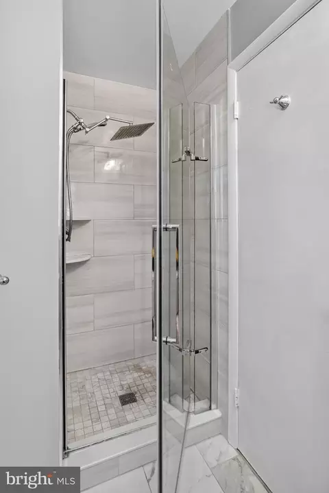 Bath - 13708 Pitkin Ct, Chantilly, VA 20151 photo 4 of 5
