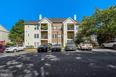 4127 Fountainside Ln #304, Fairfax, VA 22030