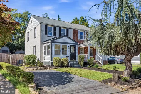 5924 Edgehill Ct, Alexandria, VA 22303
