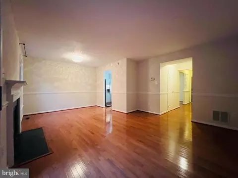Living - 6279 Kerrydale Dr, Springfield, VA 22152 photo 3 of 3