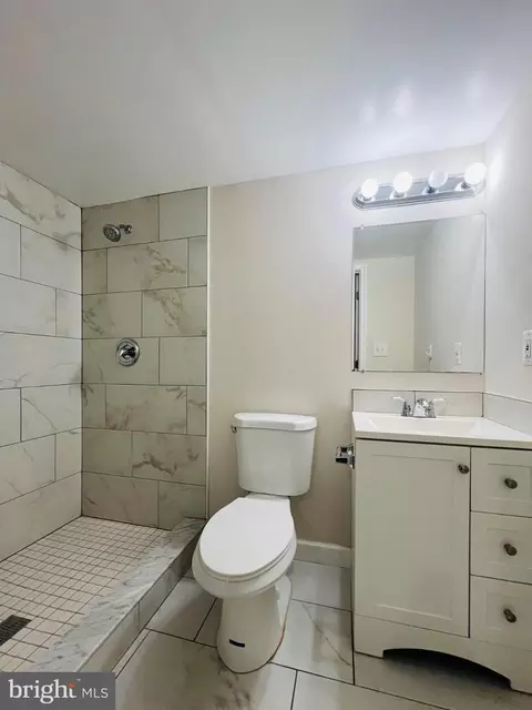 Bath - 6279 Kerrydale Dr, Springfield, VA 22152 photo 2 of 2