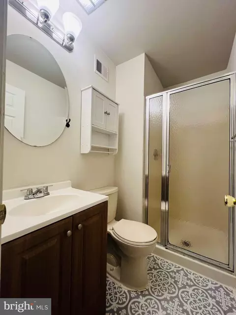 Bath - 6279 Kerrydale Dr, Springfield, VA 22152 photo 1 of 2