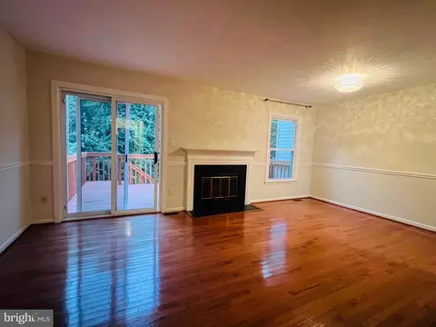 Living - 6279 Kerrydale Dr, Springfield, VA 22152 photo 2 of 3