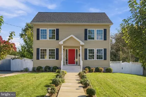 3129 Hodge Pl, Falls Church, VA 22042