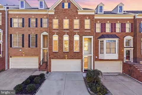 5424 Edsall Ridge Pl, Alexandria, VA 22312