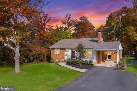 6620 Kerns Rd, Falls Church, VA 22042