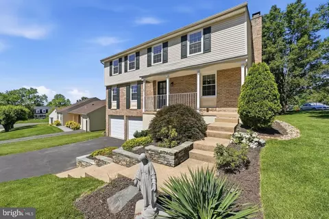 6816 Rock Creek Ct, Alexandria, VA 22306