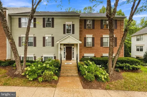 12010 Golf Ridge Ct #302, Fairfax, VA 22033